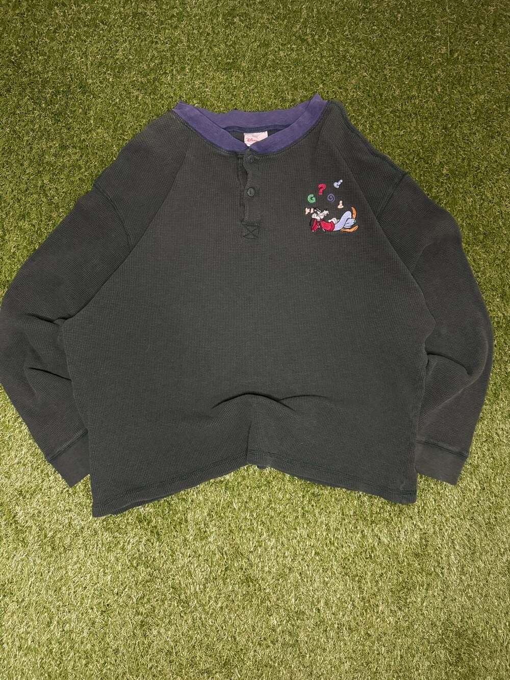 Vintage Disney Store Exclusive Goofy Embroidered Thermal Henley Shirt Size L